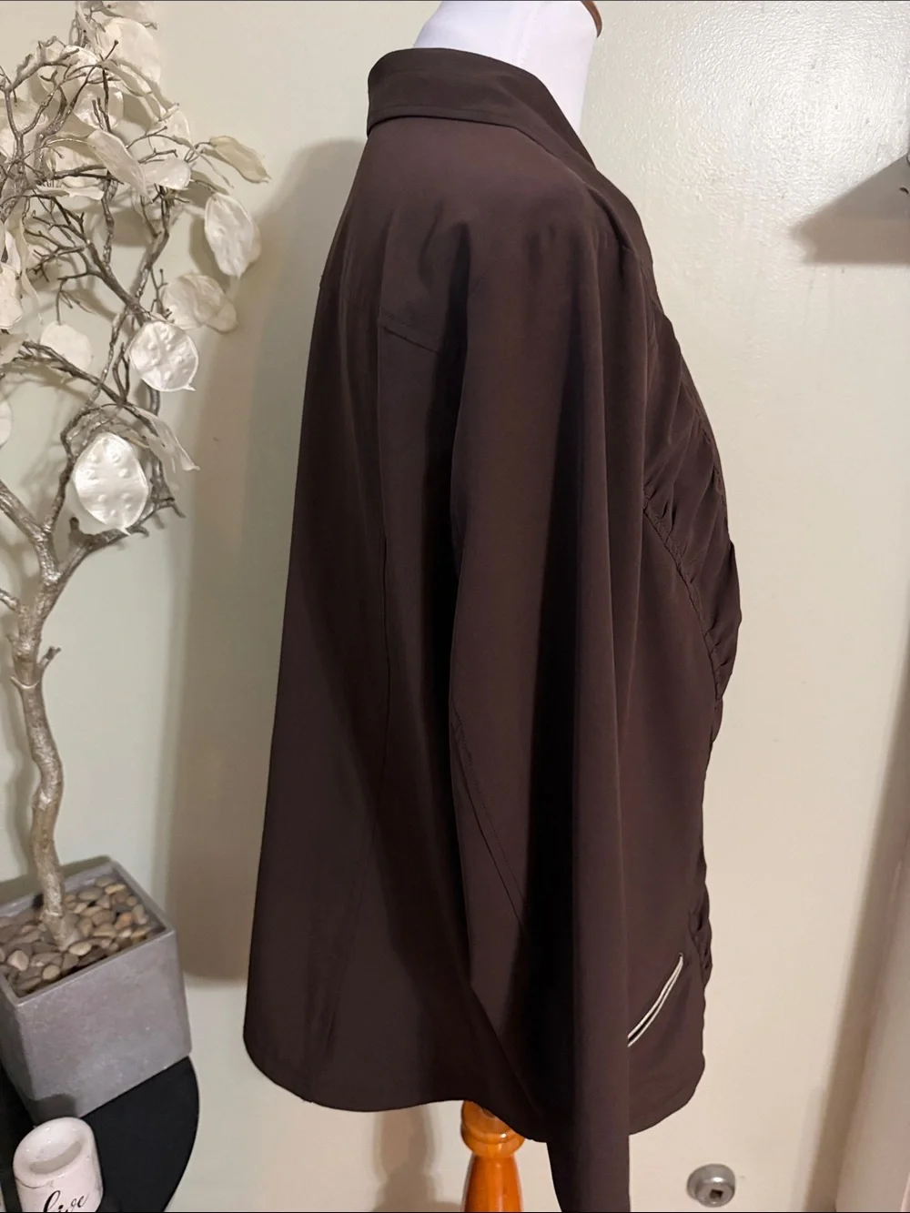 Chico's Zenergy Dark Brown Water Repellent Zip Front Utility Jacket Size 3 - Picture 4 of 9